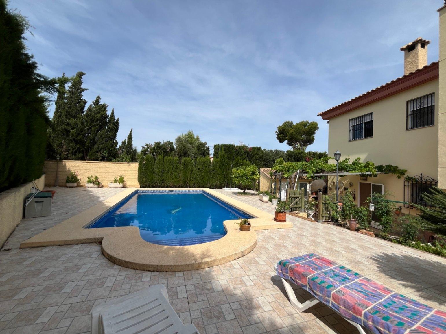 1395NS - Classic villa with independent guest floor in Albir