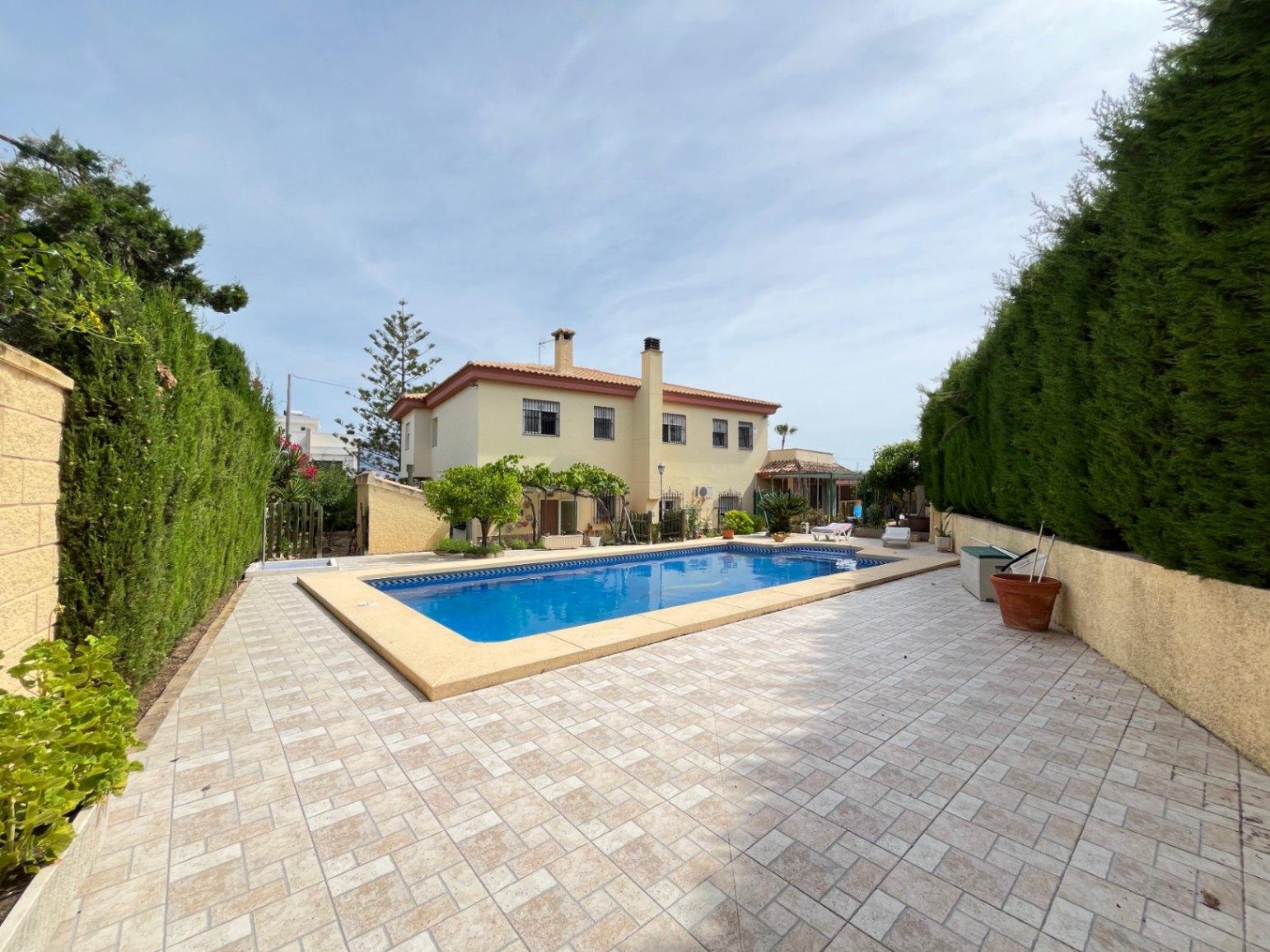 1395NS - Classic villa with independent guest floor in Albir