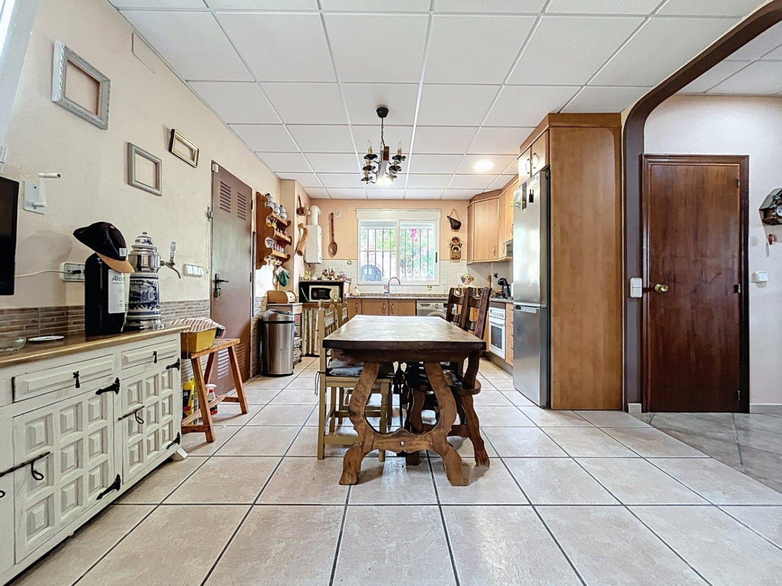 1395NS - Classic villa with independent guest floor in Albir