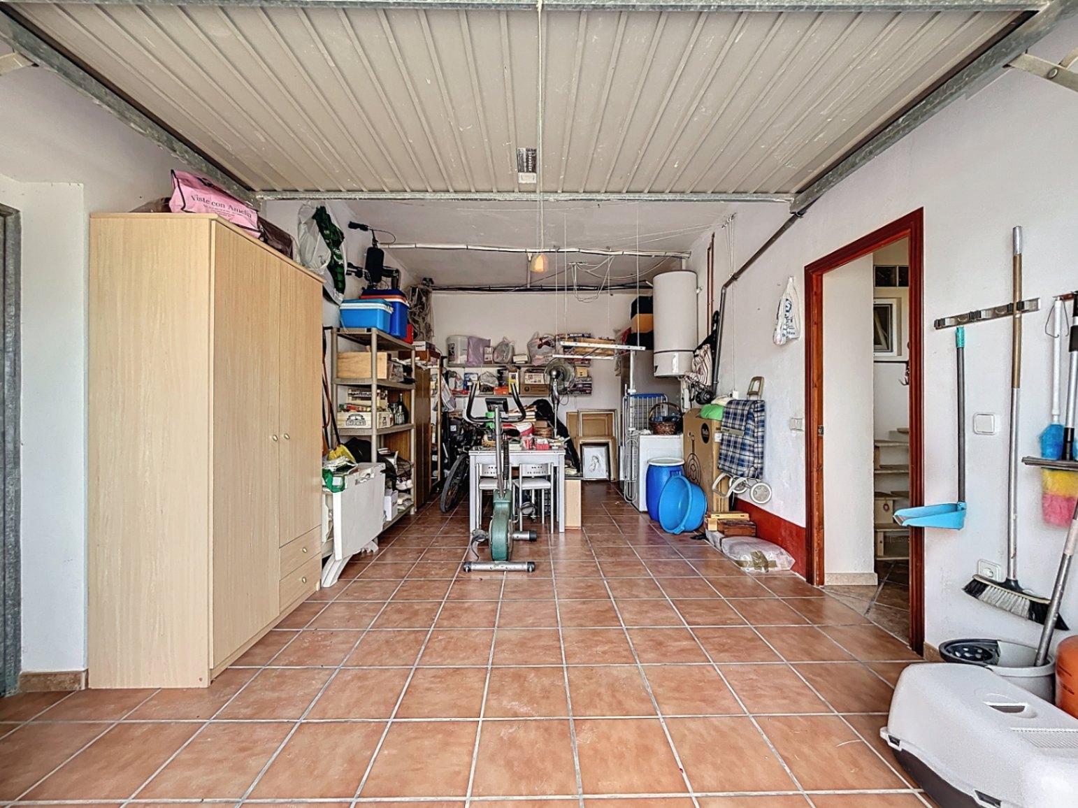 1395NS - Classic villa with independent guest floor in Albir