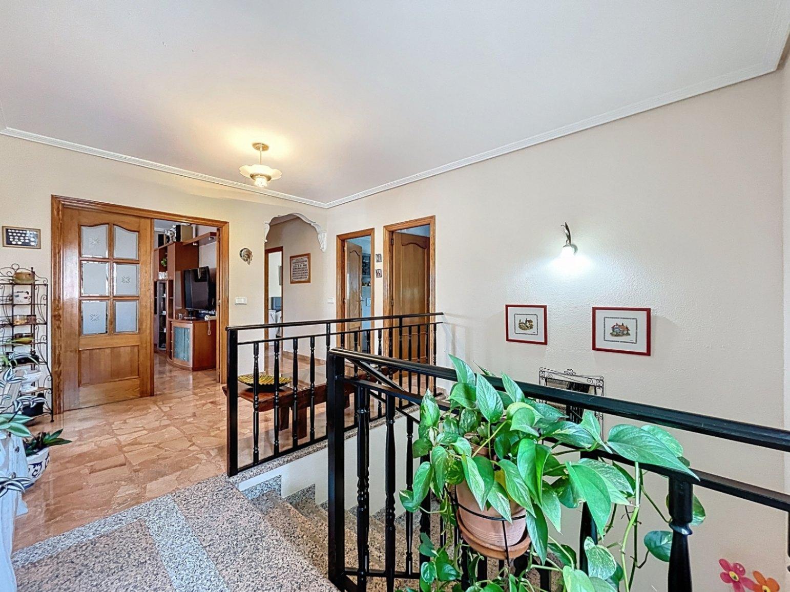 1395NS - Classic villa with independent guest floor in Albir