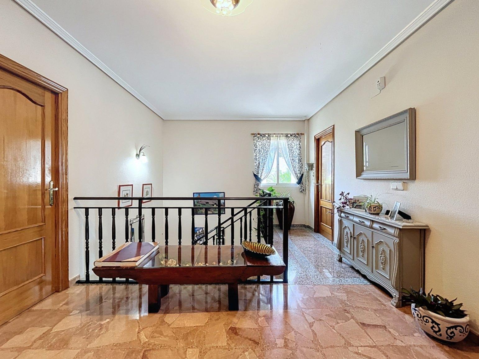 1395NS - Classic villa with independent guest floor in Albir