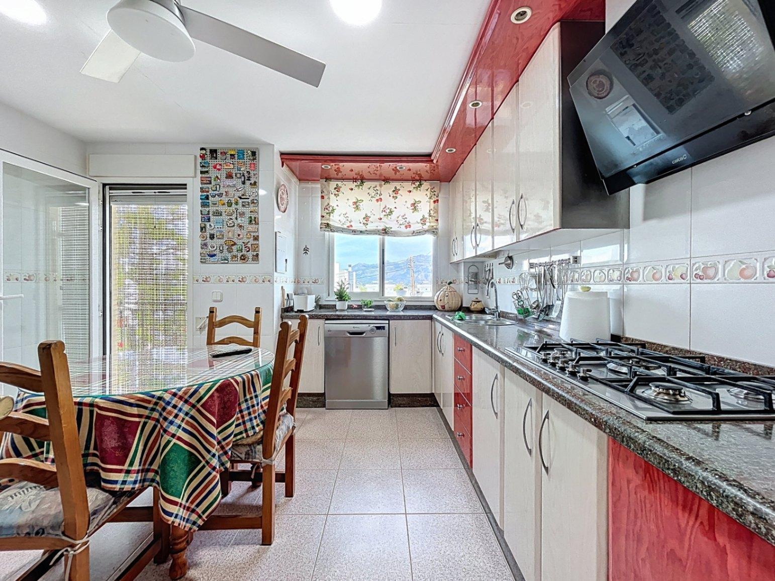 1395NS - Classic villa with independent guest floor in Albir