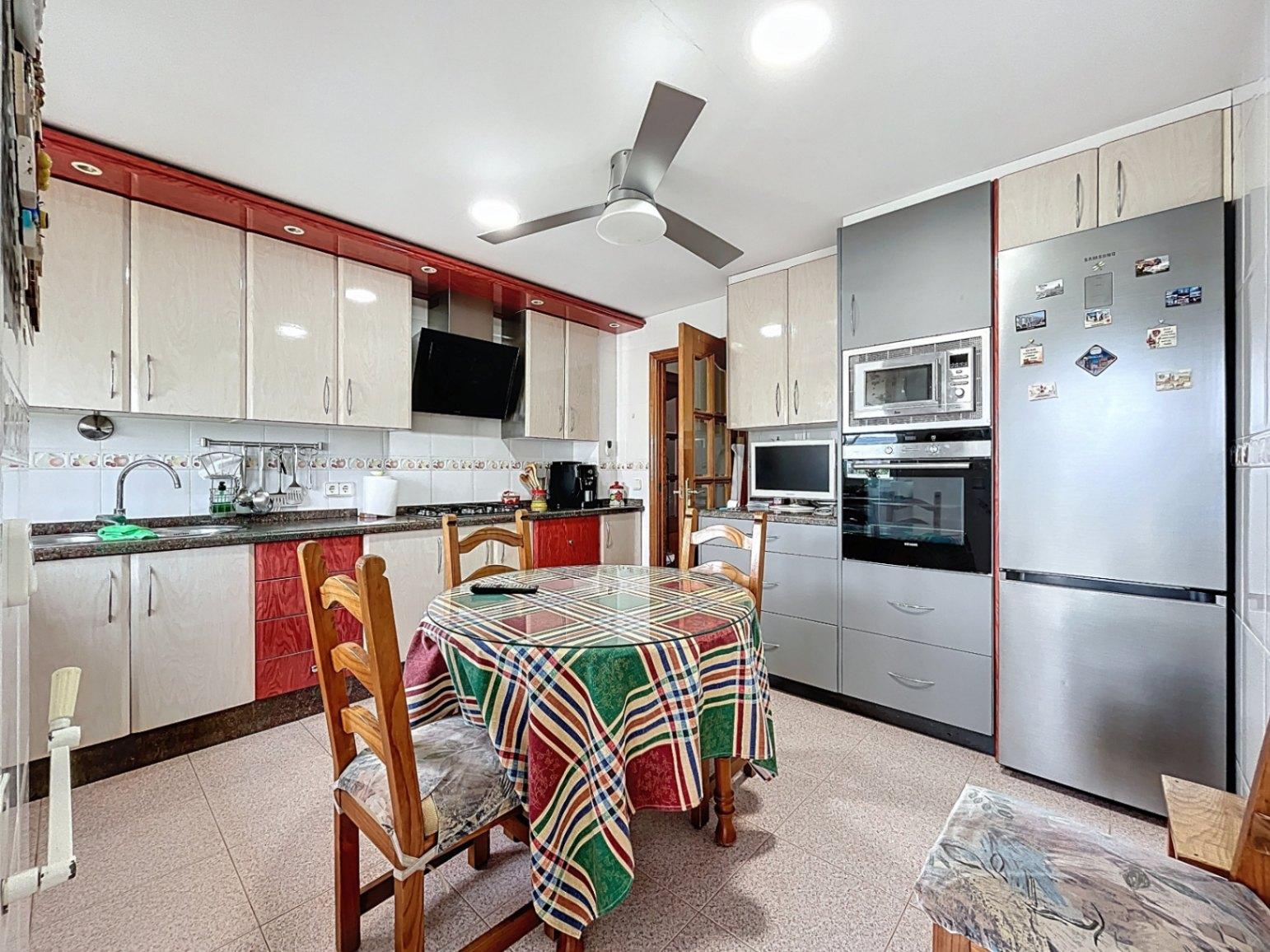 1395NS - Classic villa with independent guest floor in Albir