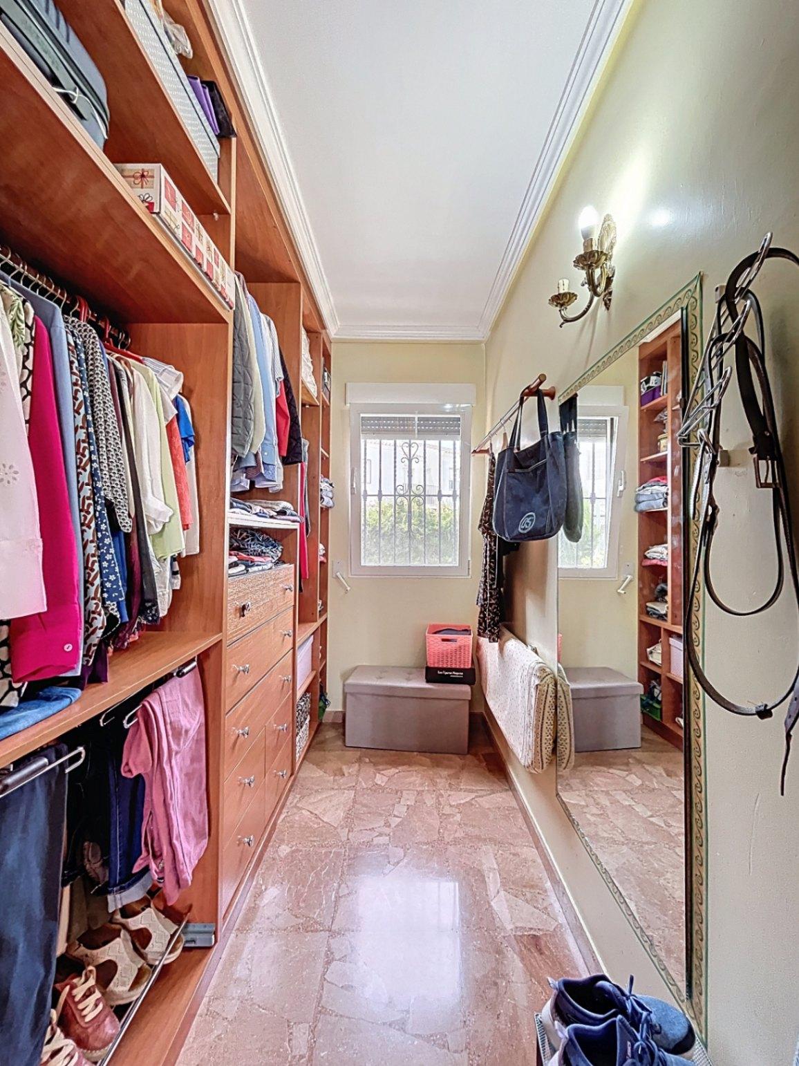 1395NS - Classic villa with independent guest floor in Albir