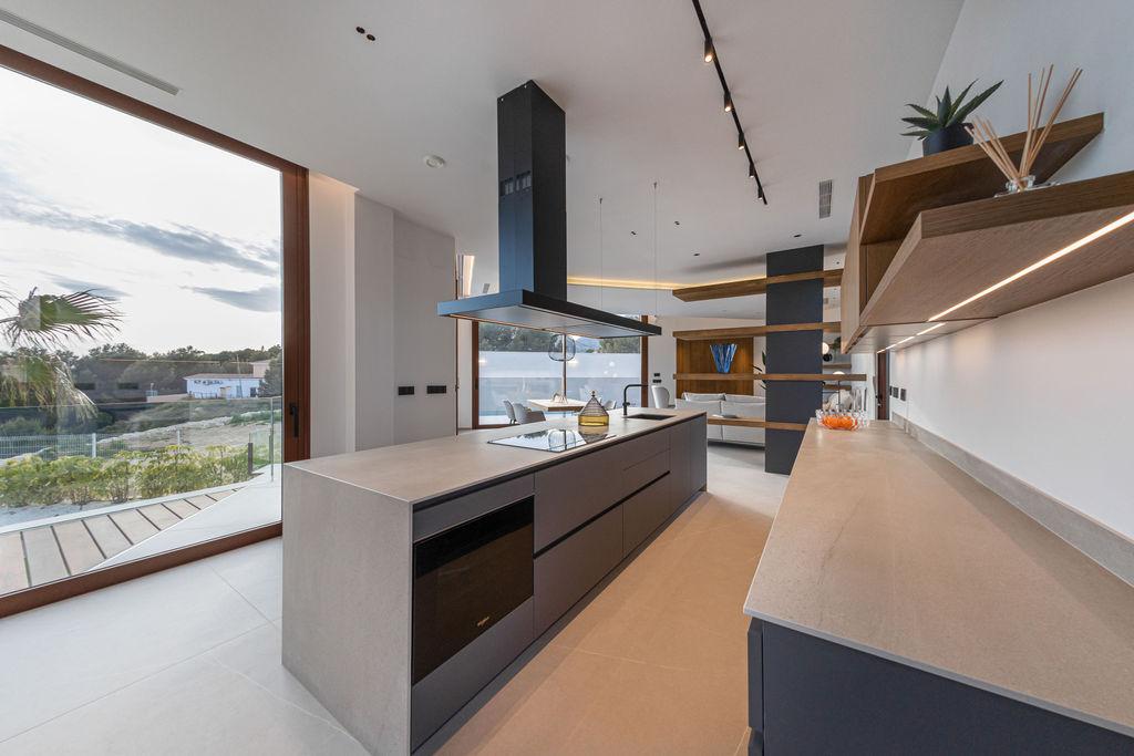 1399DA - Zeitgenössische Luxusvilla mit Panoramablick auf das Meer und die Berge in Benidorm