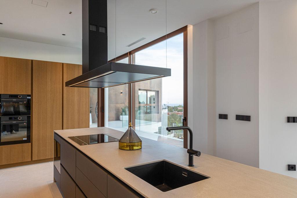 1399DA - Zeitgenössische Luxusvilla mit Panoramablick auf das Meer und die Berge in Benidorm