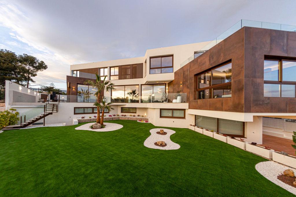 1399DA - Zeitgenössische Luxusvilla mit Panoramablick auf das Meer und die Berge in Benidorm