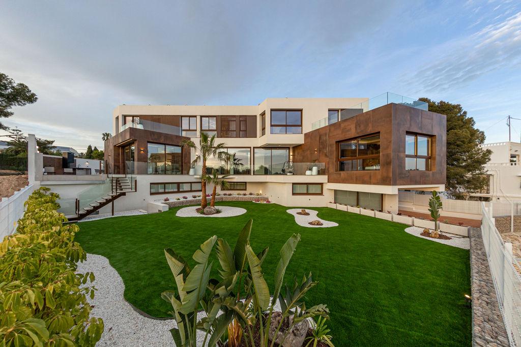 1399DA - Zeitgenössische Luxusvilla mit Panoramablick auf das Meer und die Berge in Benidorm