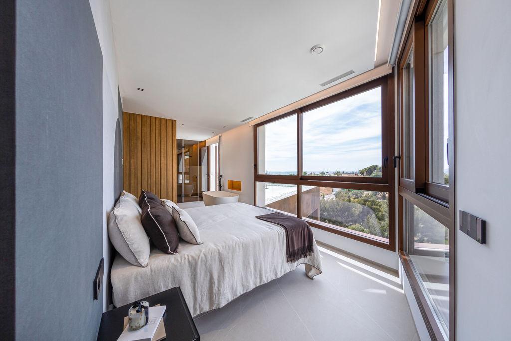 1399DA - Zeitgenössische Luxusvilla mit Panoramablick auf das Meer und die Berge in Benidorm
