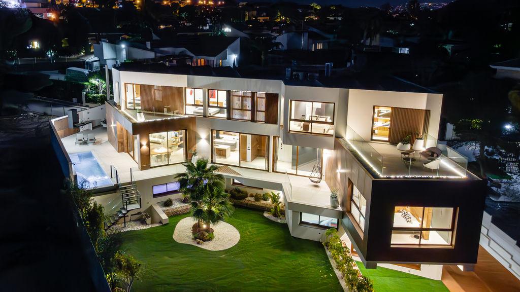 1399DA - Zeitgenössische Luxusvilla mit Panoramablick auf das Meer und die Berge in Benidorm