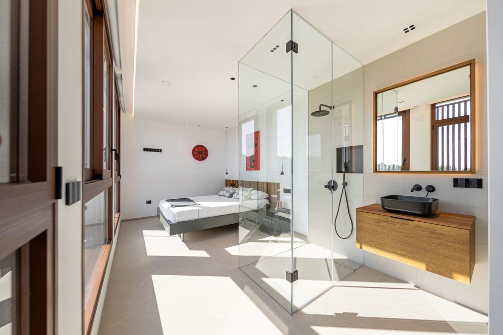 1399DA - Zeitgenössische Luxusvilla mit Panoramablick auf das Meer und die Berge in Benidorm