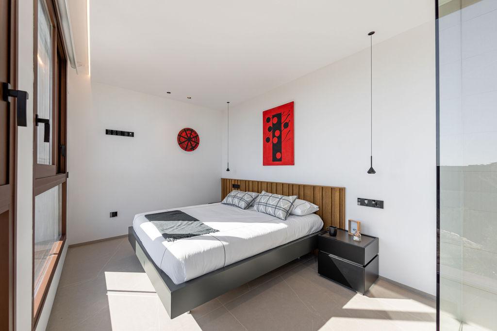 1399DA - Zeitgenössische Luxusvilla mit Panoramablick auf das Meer und die Berge in Benidorm
