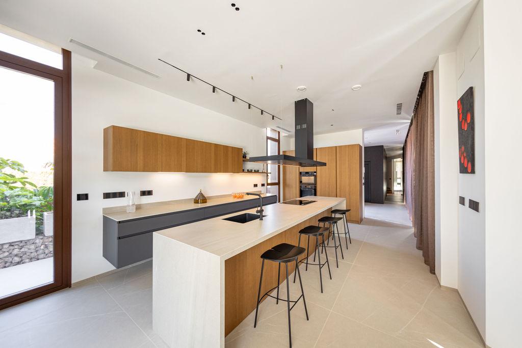 1399DA - Zeitgenössische Luxusvilla mit Panoramablick auf das Meer und die Berge in Benidorm