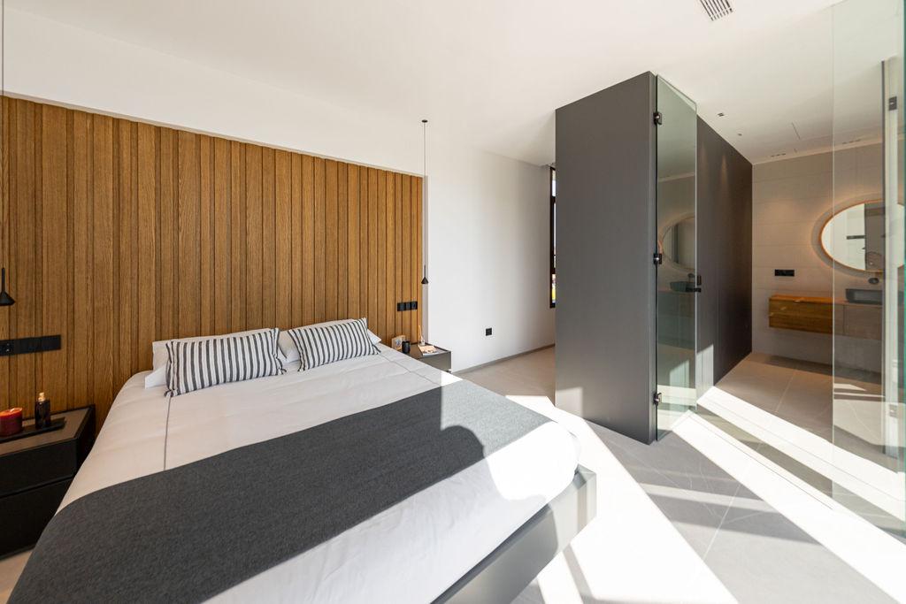 1399DA - Zeitgenössische Luxusvilla mit Panoramablick auf das Meer und die Berge in Benidorm