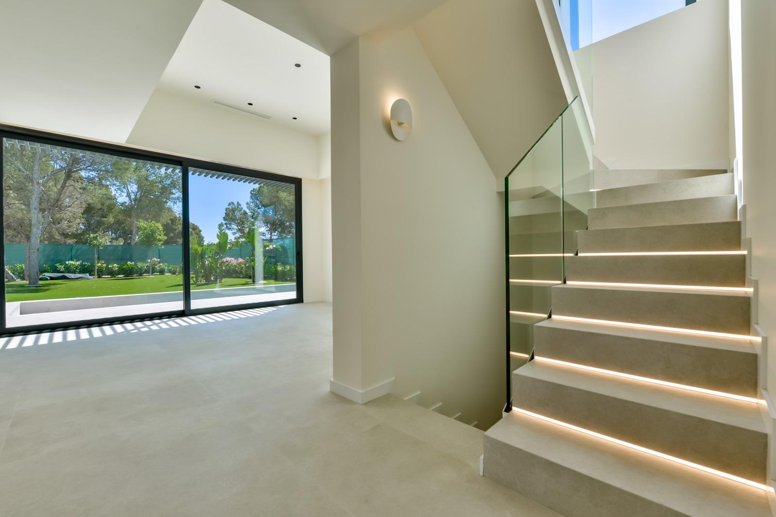 1409DA - Villas modernas listas para habitar con amplios interiores y jardines paisajísticos.