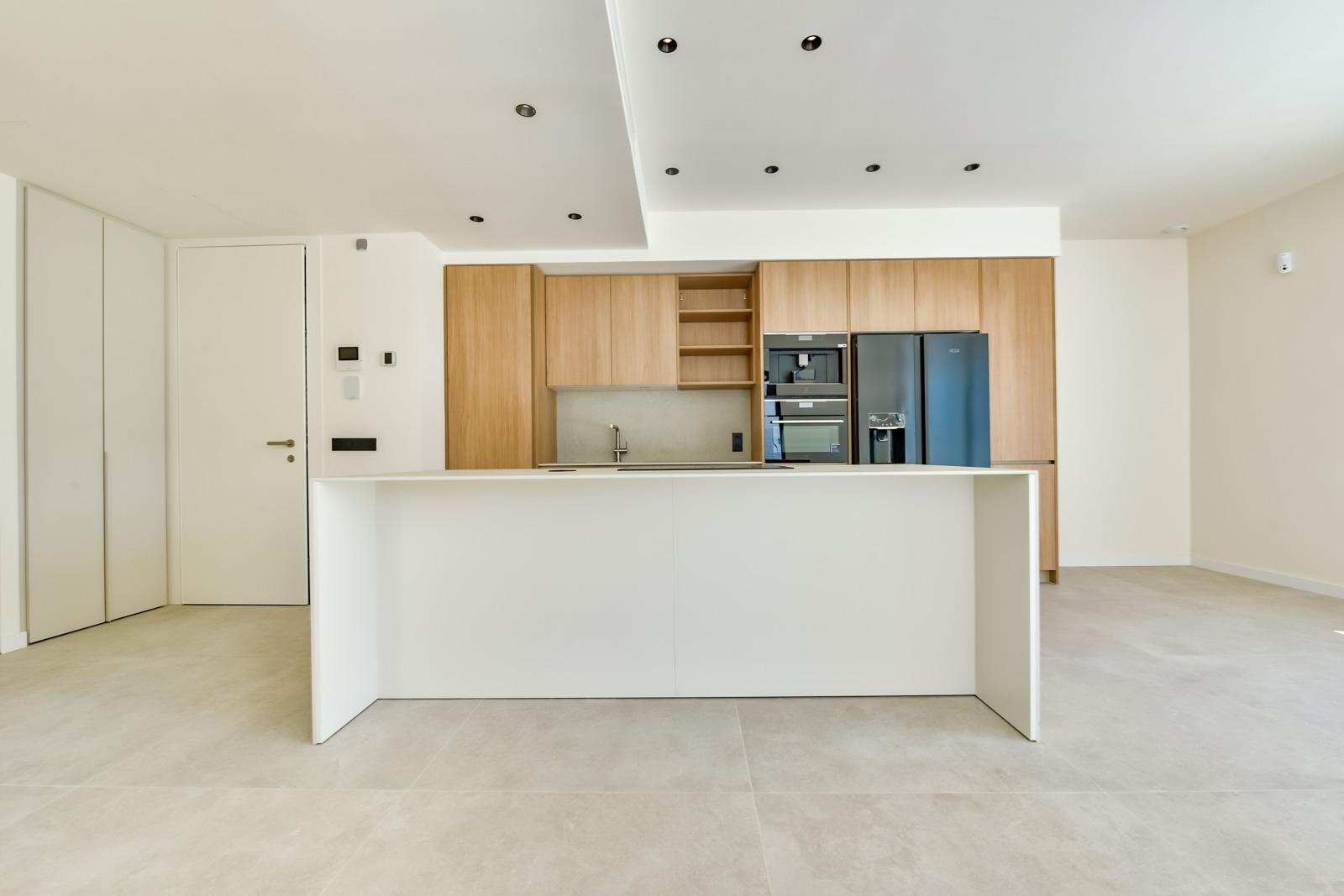 1409DA - Villas modernas listas para habitar con amplios interiores y jardines paisajísticos.