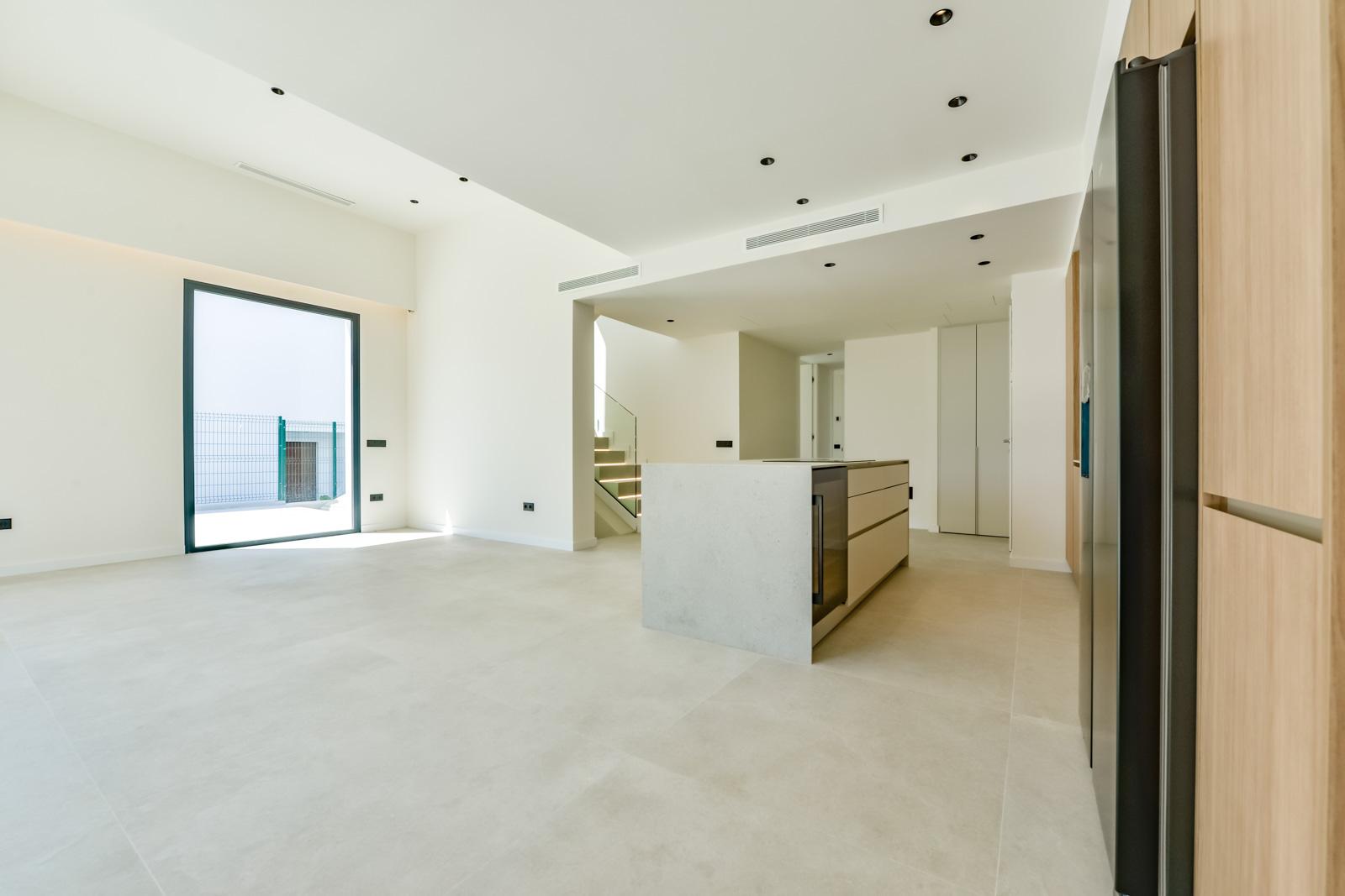 1409DA - Villas modernas listas para habitar con amplios interiores y jardines paisajísticos.