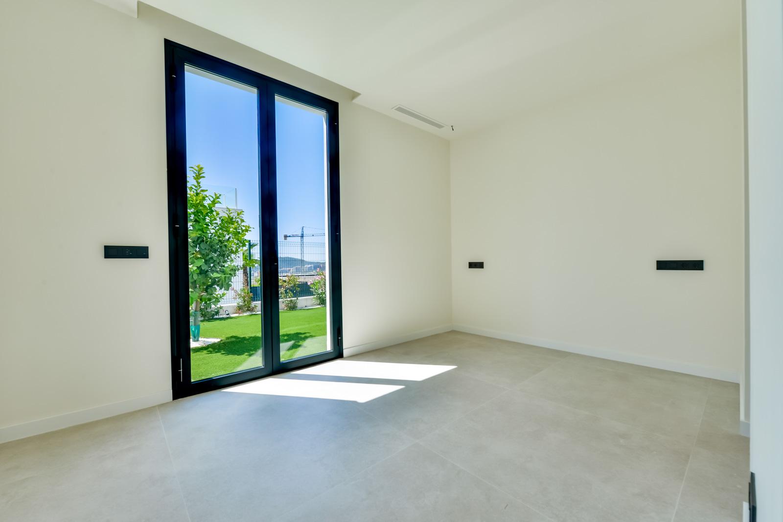 1409DA - Villas modernas listas para habitar con amplios interiores y jardines paisajísticos.