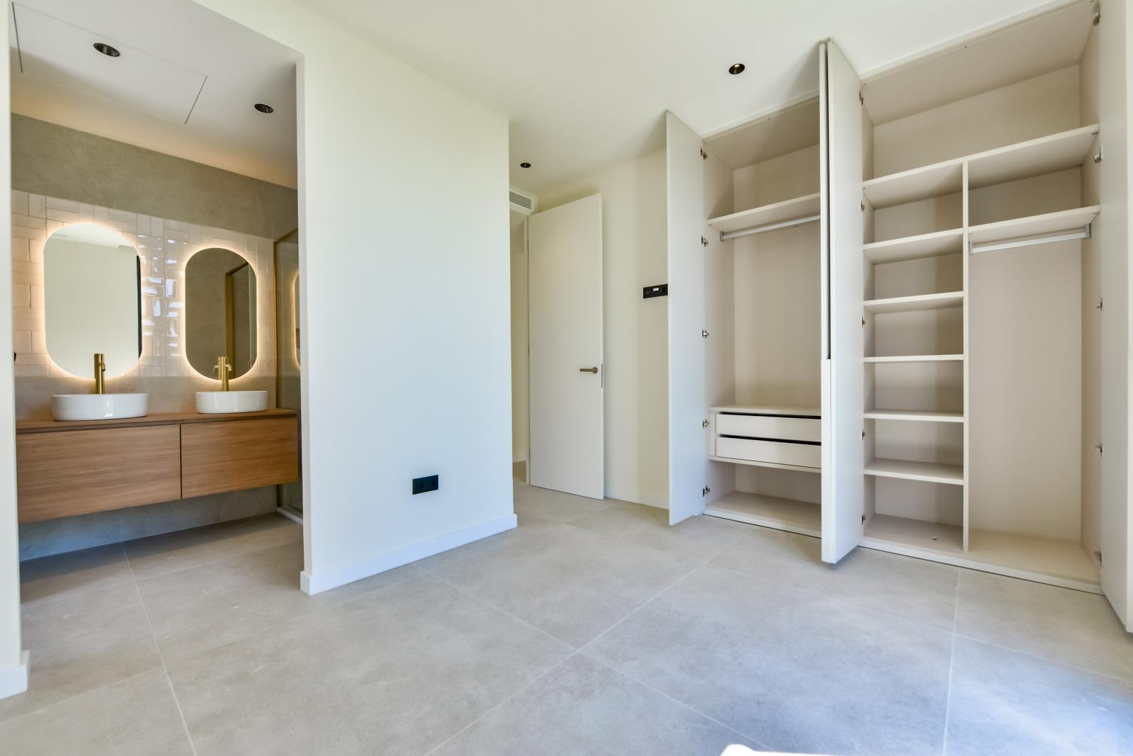 1409DA - Villas modernas listas para habitar con amplios interiores y jardines paisajísticos.