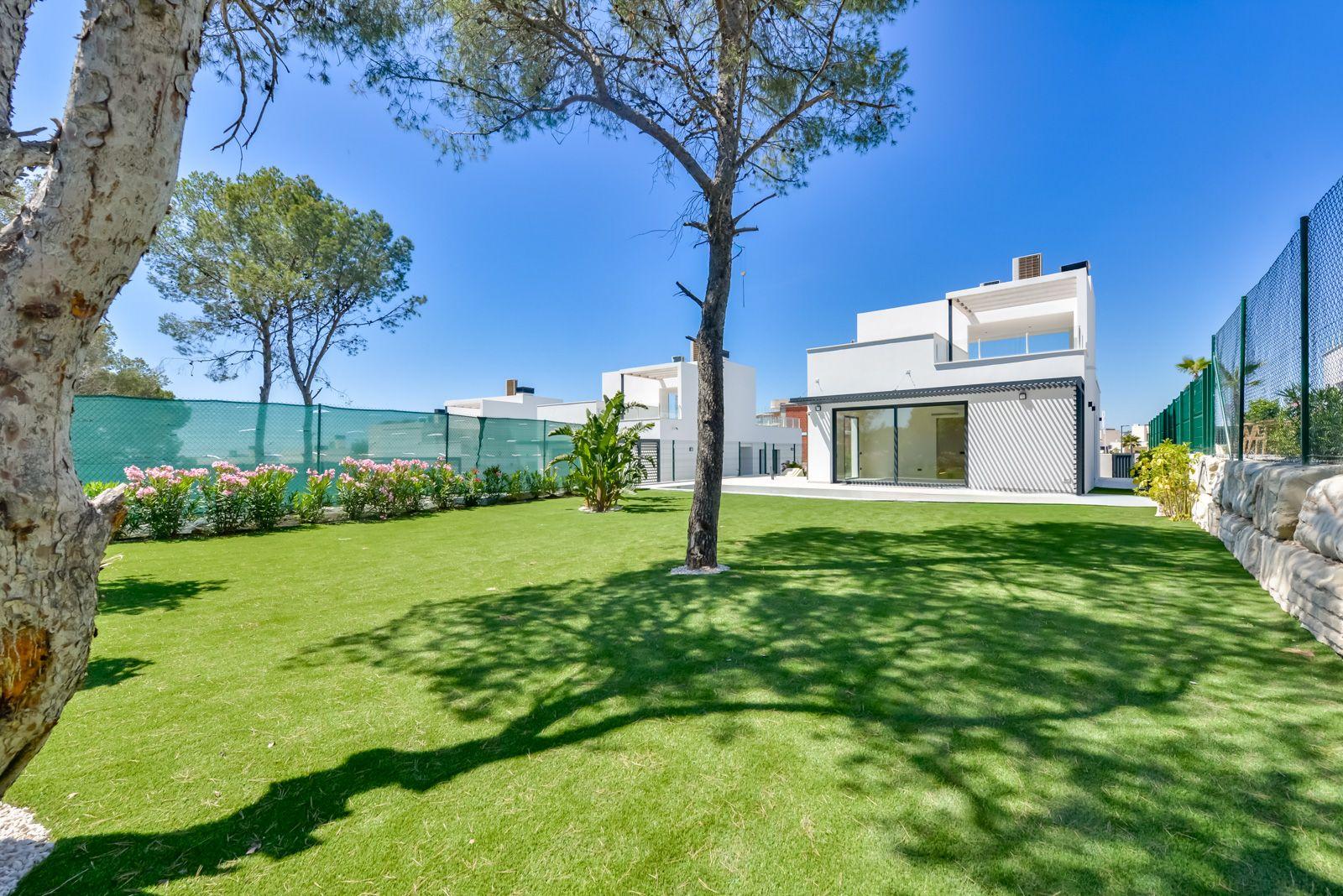 1409DA - Villas modernas listas para habitar con amplios interiores y jardines paisajísticos.