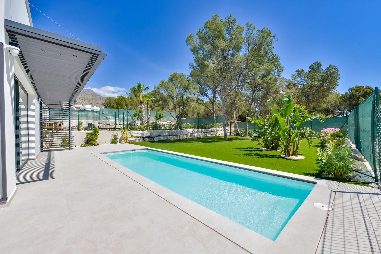 1409DA - Villas modernas listas para habitar con amplios interiores y jardines paisajísticos.