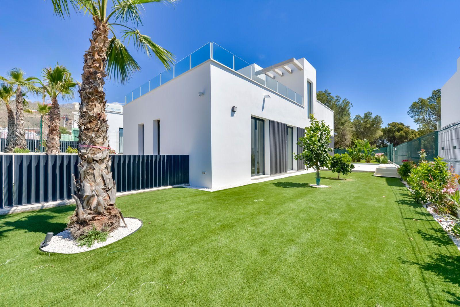 1409DA - Villas modernas listas para habitar con amplios interiores y jardines paisajísticos.