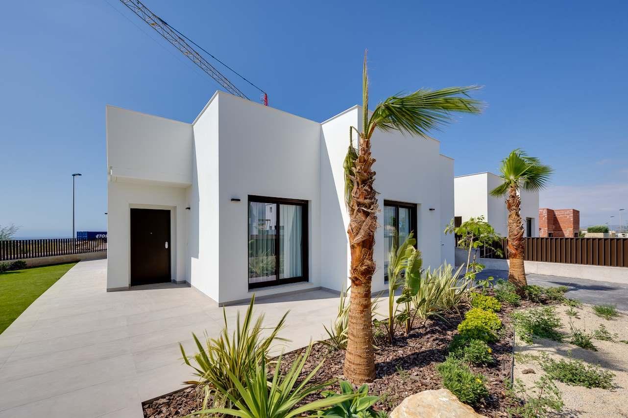 1412DA - Villas with sea views, private pools and easy living