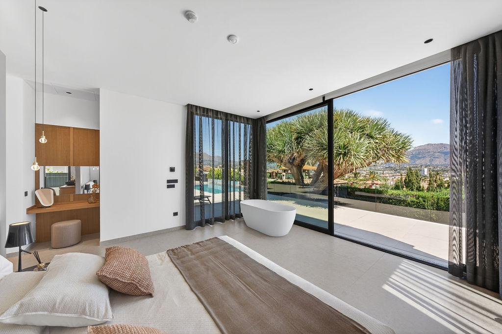1418NS - Villa de lujo con vistas panorámicas al mar cerca del corazón de Albir.