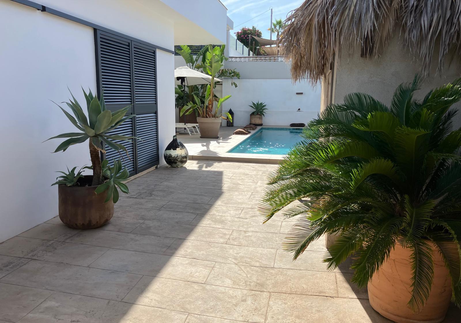 1420NS - Elegant Single-Level Villa with Private Pool in a Peaceful Residential Setting