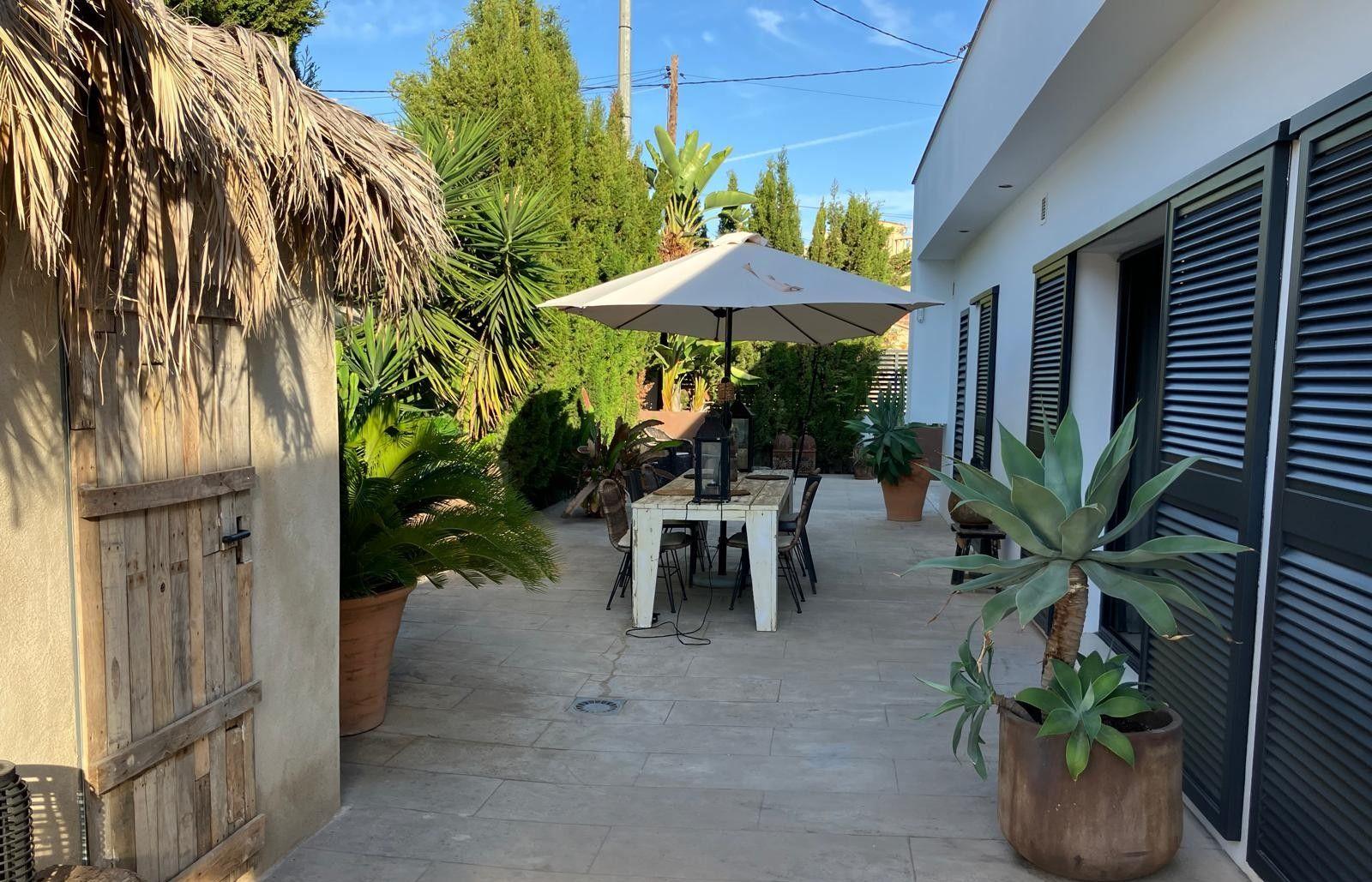 1420NS - Elegant Single-Level Villa with Private Pool in a Peaceful Residential Setting
