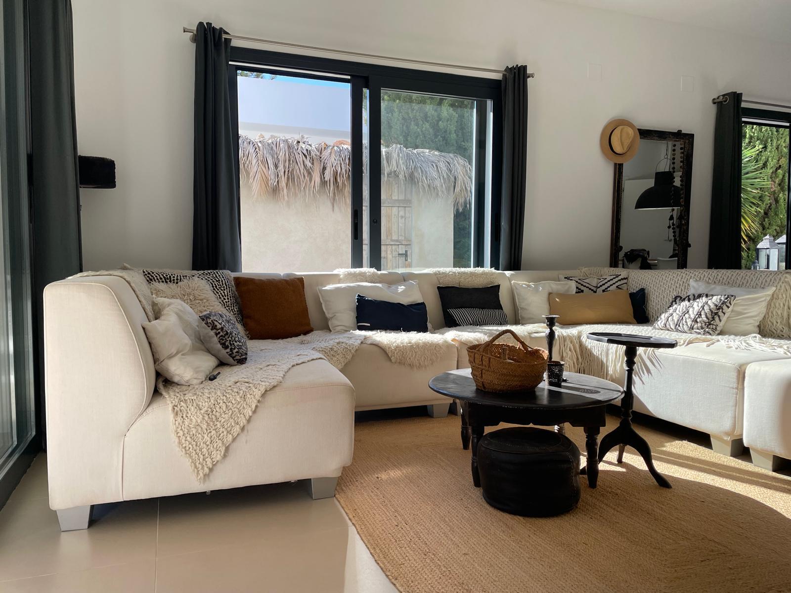 1420NS - Elegant Single-Level Villa with Private Pool in a Peaceful Residential Setting