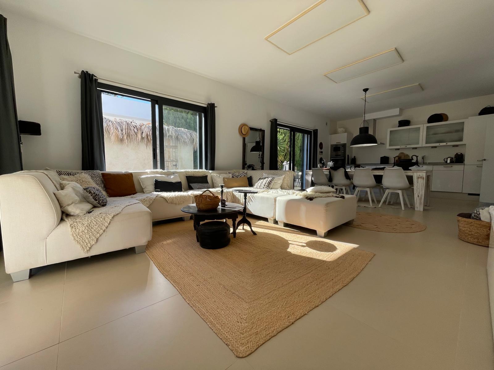 1420NS - Elegant Single-Level Villa with Private Pool in a Peaceful Residential Setting