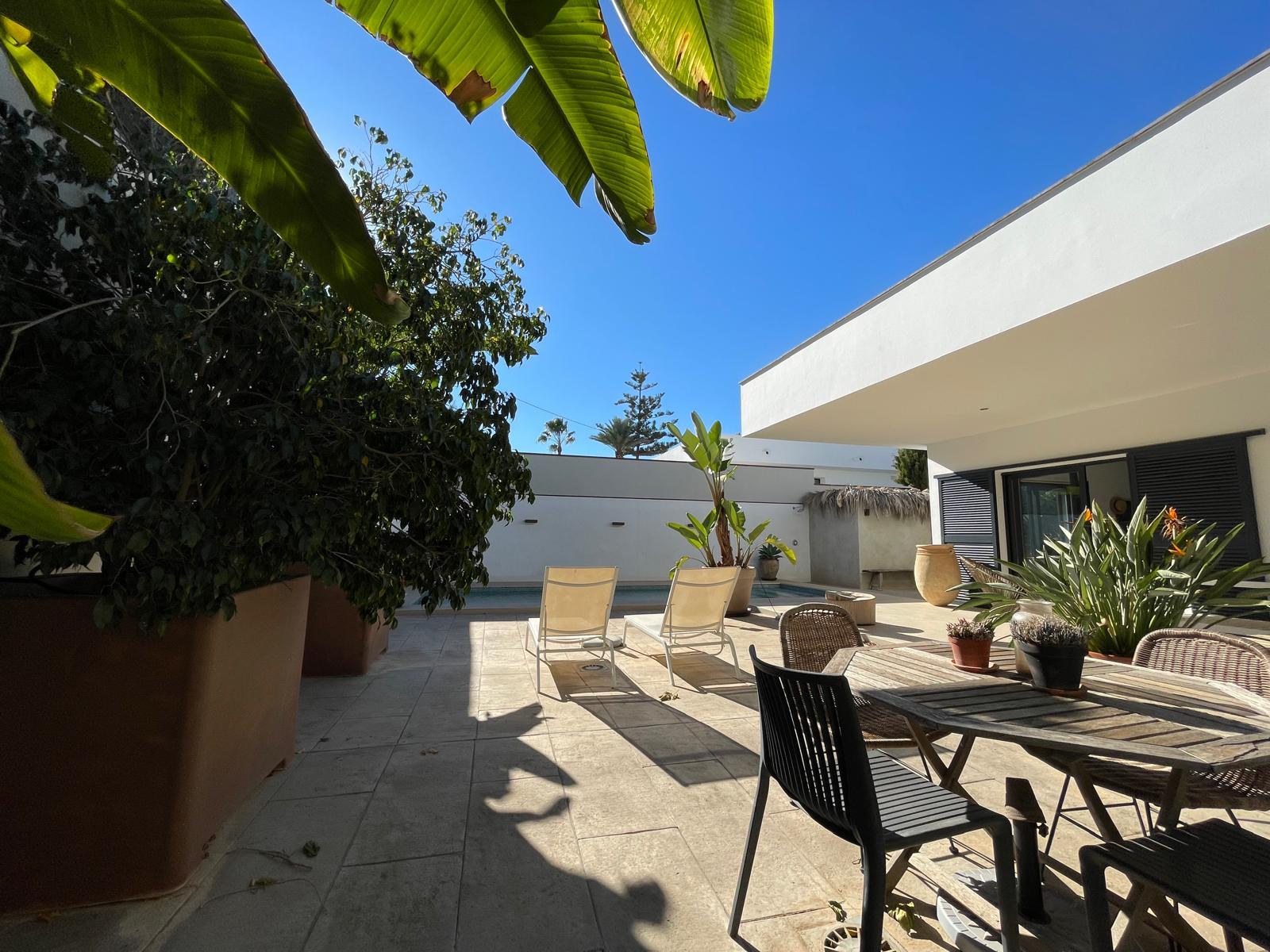 1420NS - Elegant Single-Level Villa with Private Pool in a Peaceful Residential Setting