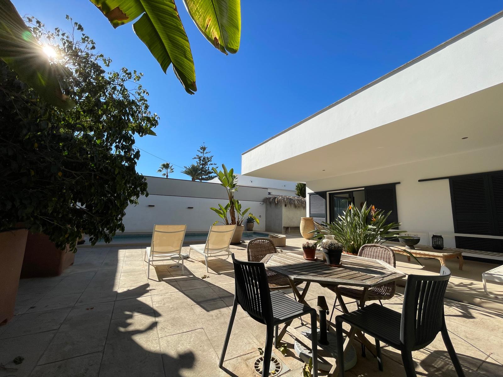 1420NS - Elegant Single-Level Villa with Private Pool in a Peaceful Residential Setting