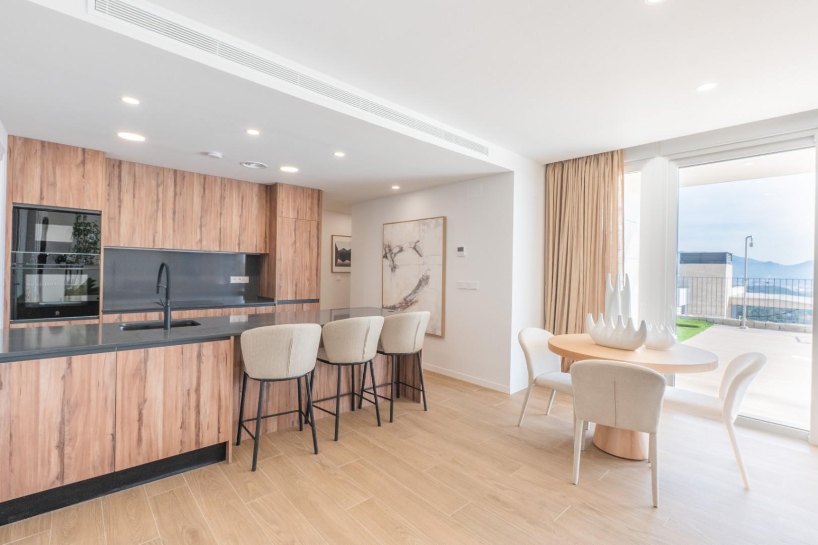 1435DA - Villa moderne avec trois chambres et espace de vie supplémentaire à Polop.