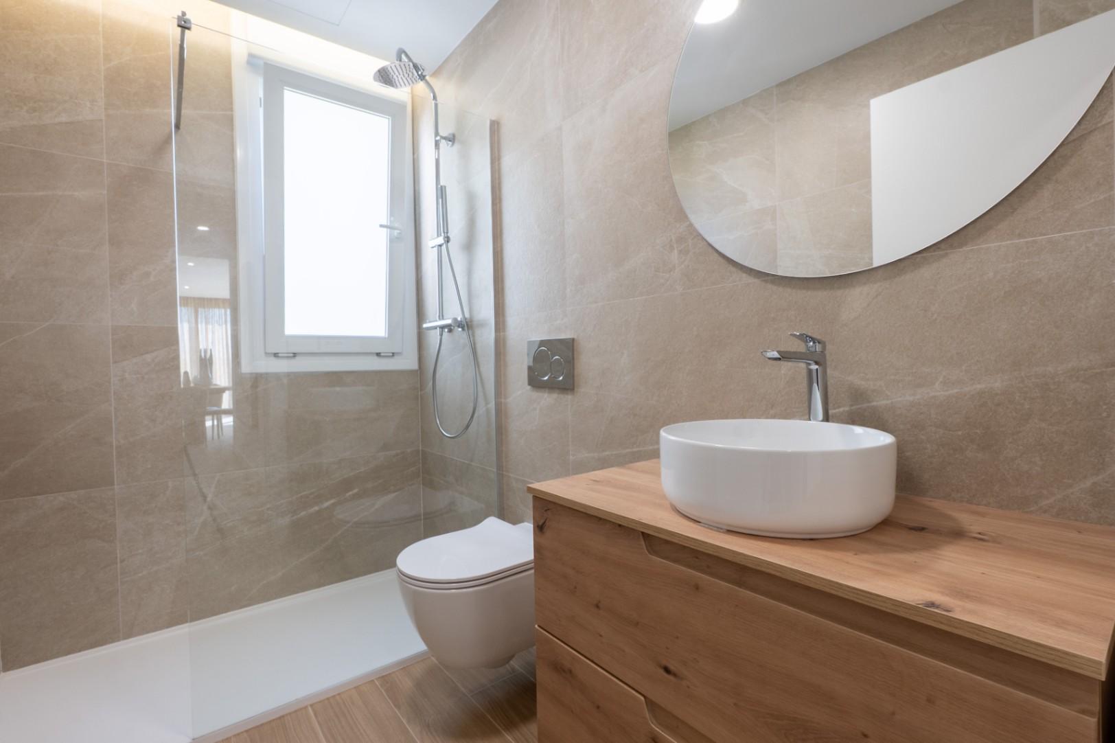 1437DA - Spacieuse villa neuve de plain-pied avec piscine privée à Polop