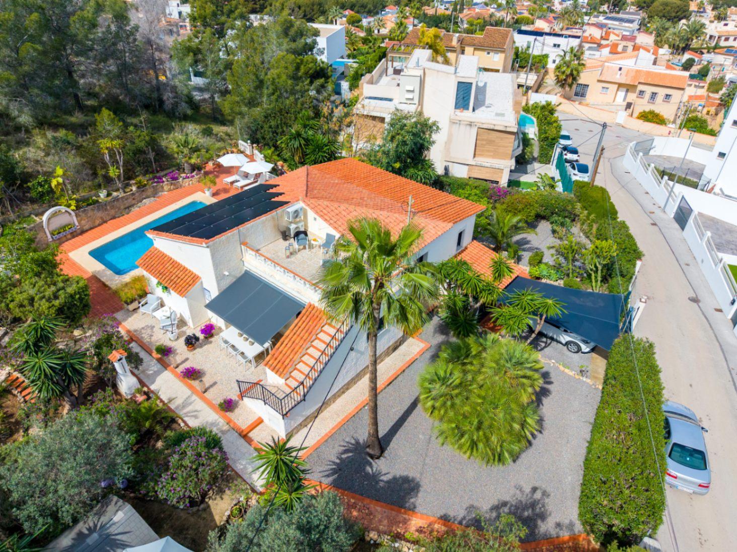 1439NS - One Story Villa with guestapartment and private pool in a quiet area of Albir,  on a short distance of towncentre.