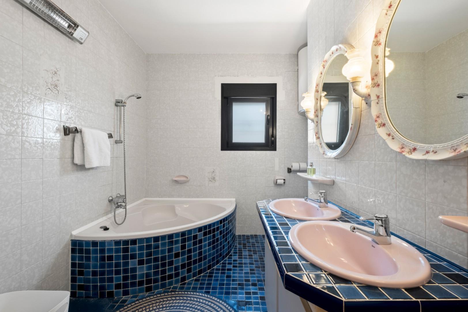 1439NS - One Story Villa with guestapartment and private pool in a quiet area of Albir,  on a short distance of towncentre.