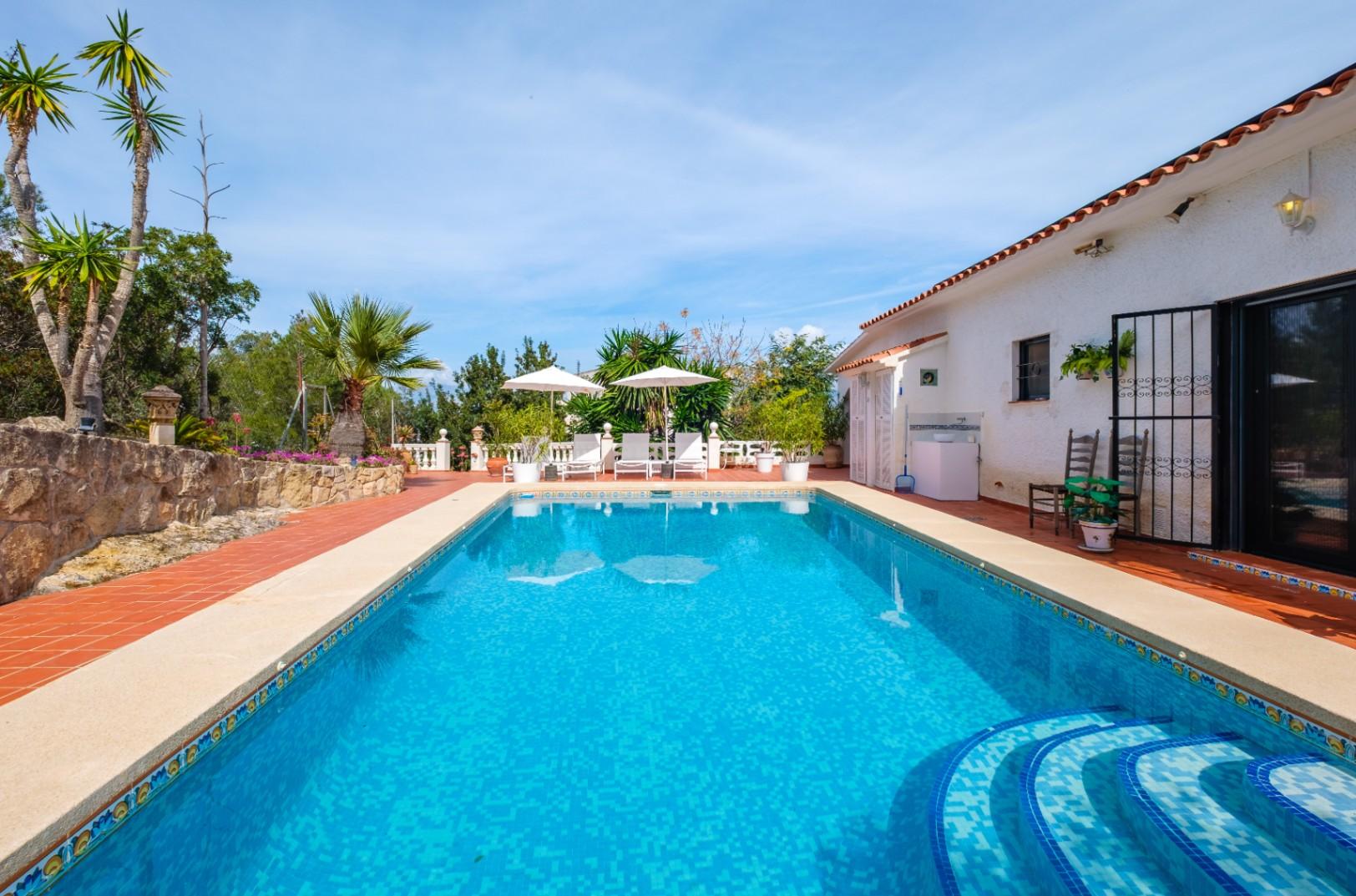 1439NS - One Story Villa with guestapartment and private pool in a quiet area of Albir,  on a short distance of towncentre.