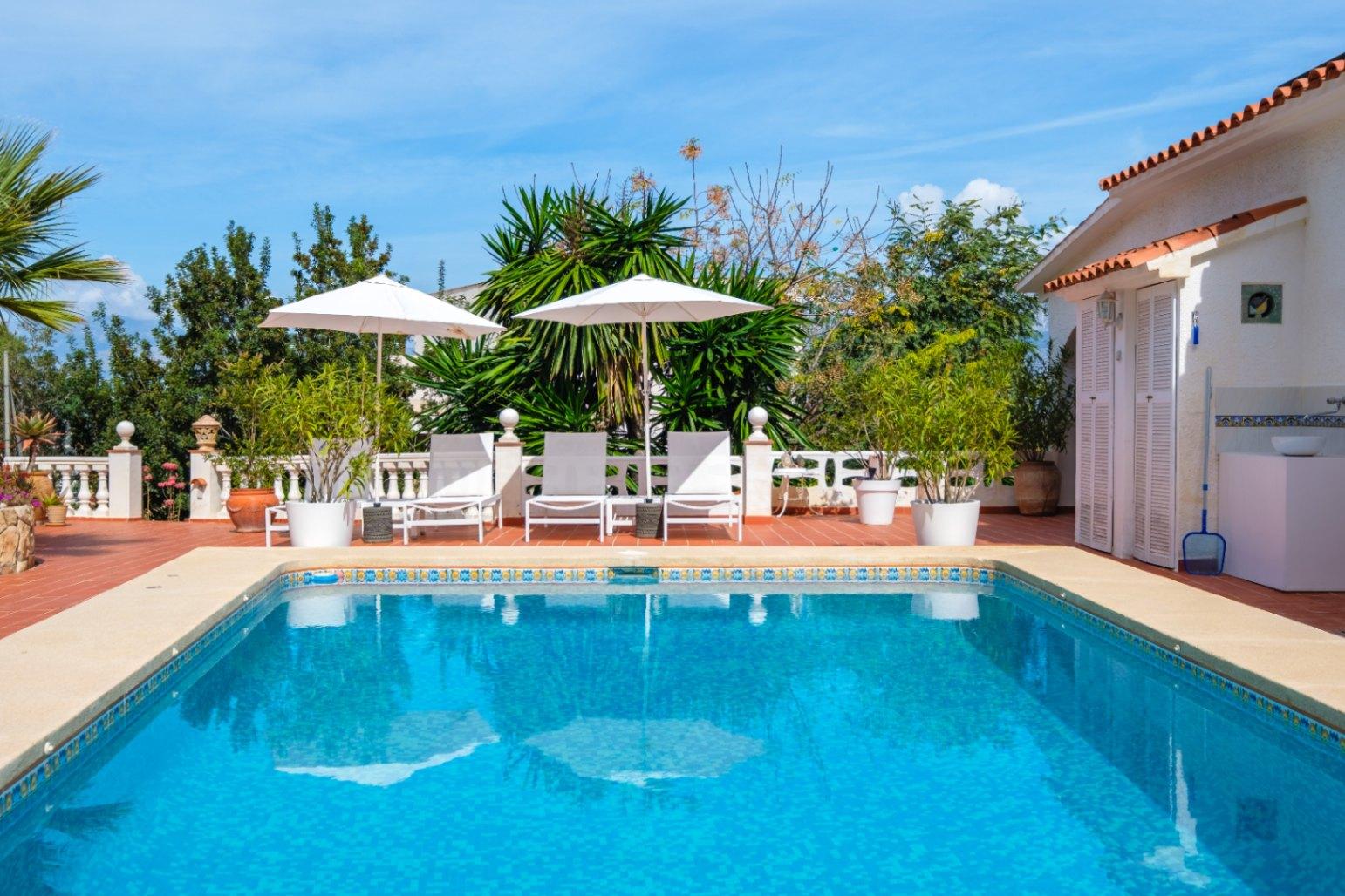 1439NS - One Story Villa with guestapartment and private pool in a quiet area of Albir,  on a short distance of towncentre.