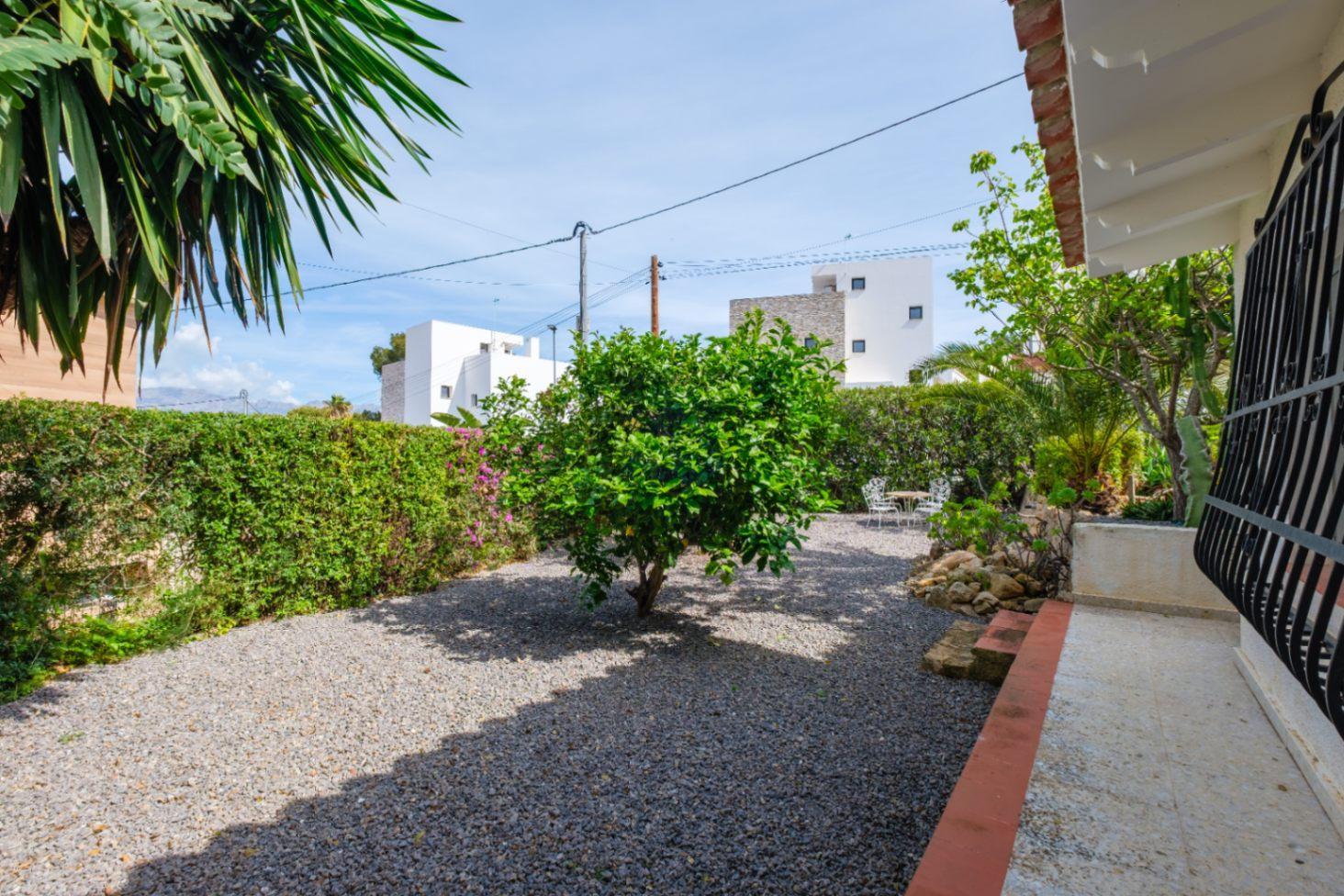 1439NS - One Story Villa with guestapartment and private pool in a quiet area of Albir,  on a short distance of towncentre.