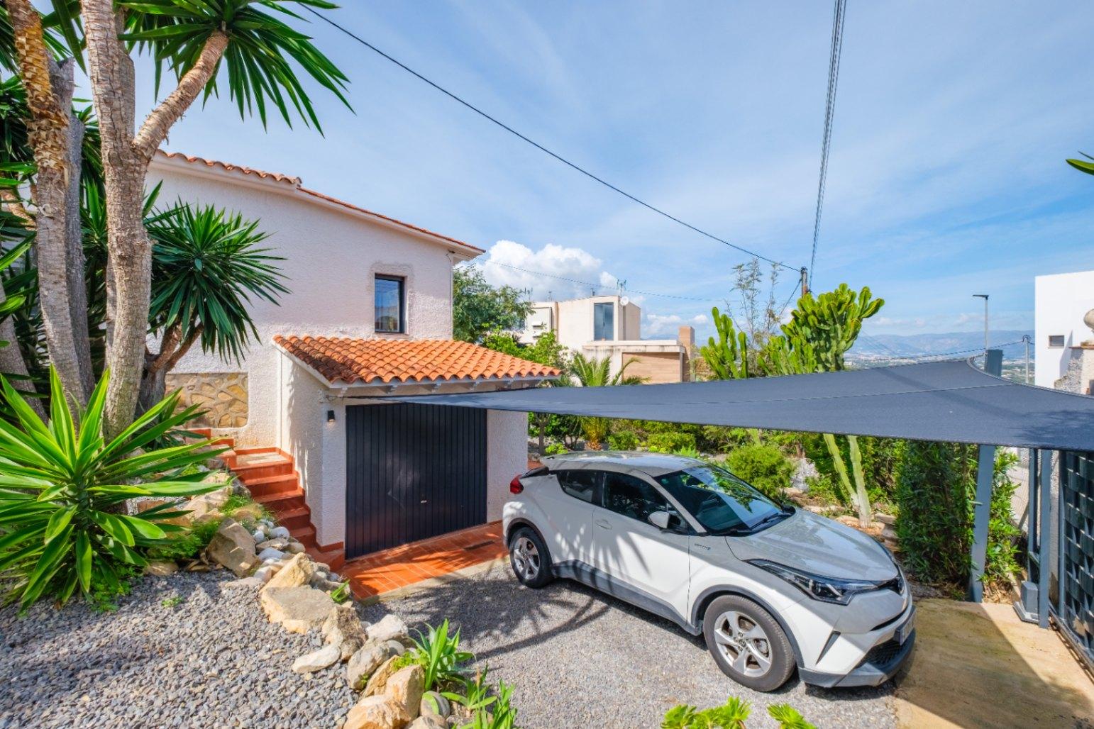 1439NS - One Story Villa with guestapartment and private pool in a quiet area of Albir,  on a short distance of towncentre.
