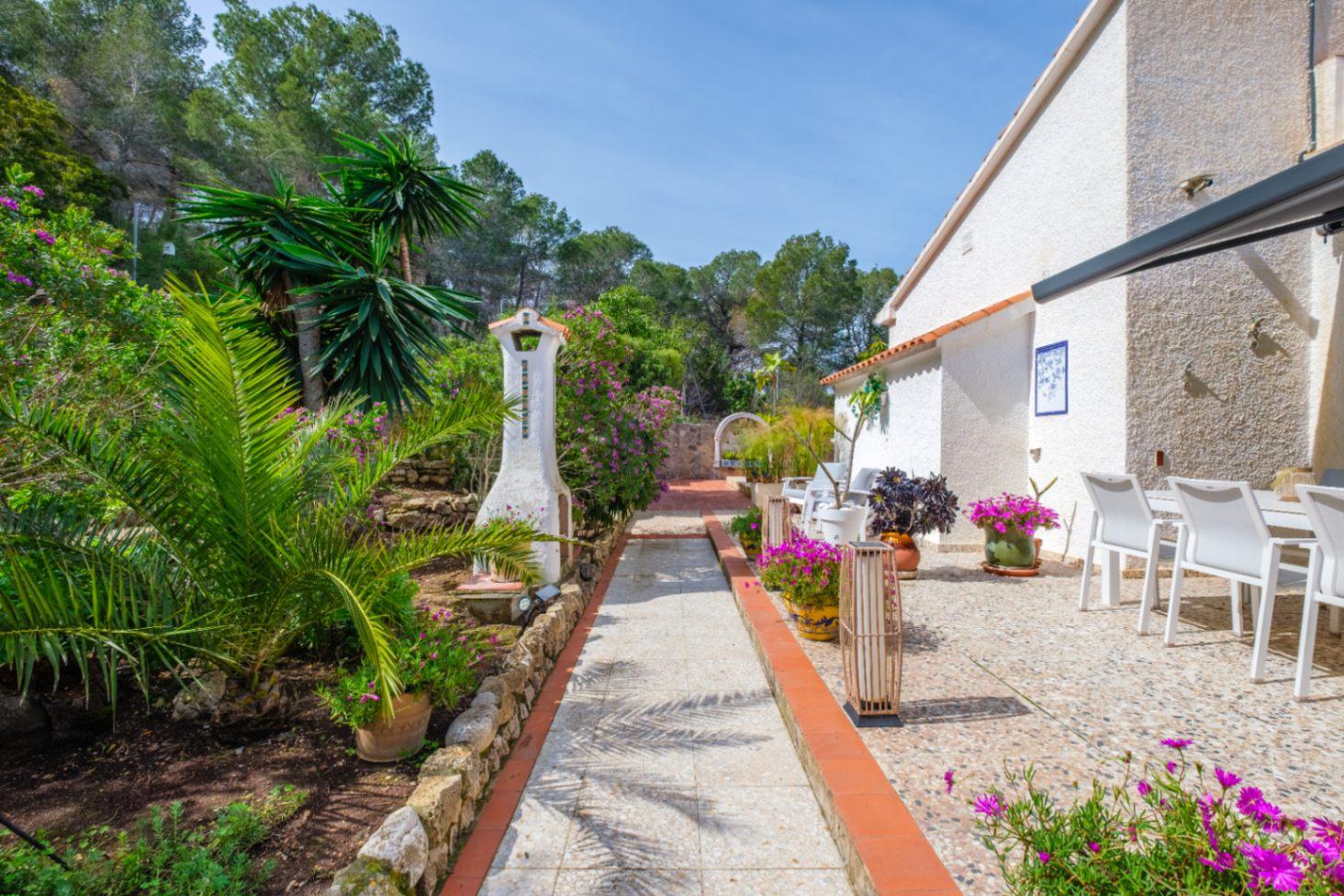 1439NS - One Story Villa with guestapartment and private pool in a quiet area of Albir,  on a short distance of towncentre.