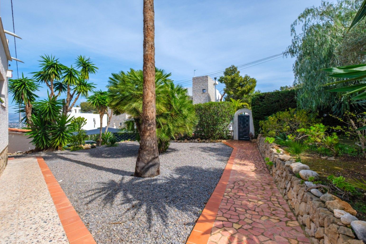 1439NS - One Story Villa with guestapartment and private pool in a quiet area of Albir,  on a short distance of towncentre.