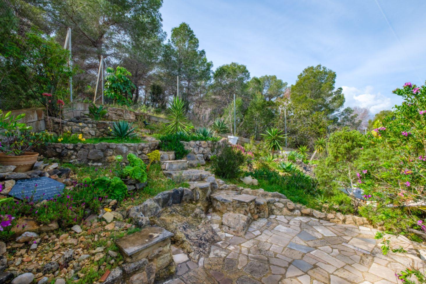 1439NS - One Story Villa with guestapartment and private pool in a quiet area of Albir,  on a short distance of towncentre.