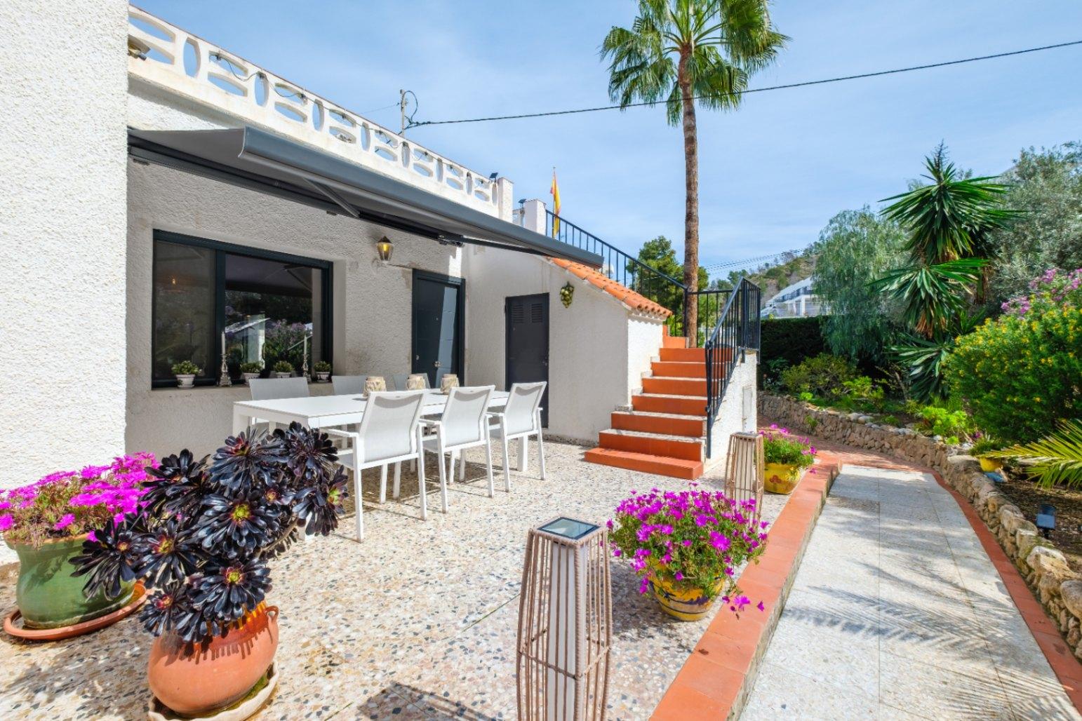 1439NS - One Story Villa with guestapartment and private pool in a quiet area of Albir,  on a short distance of towncentre.