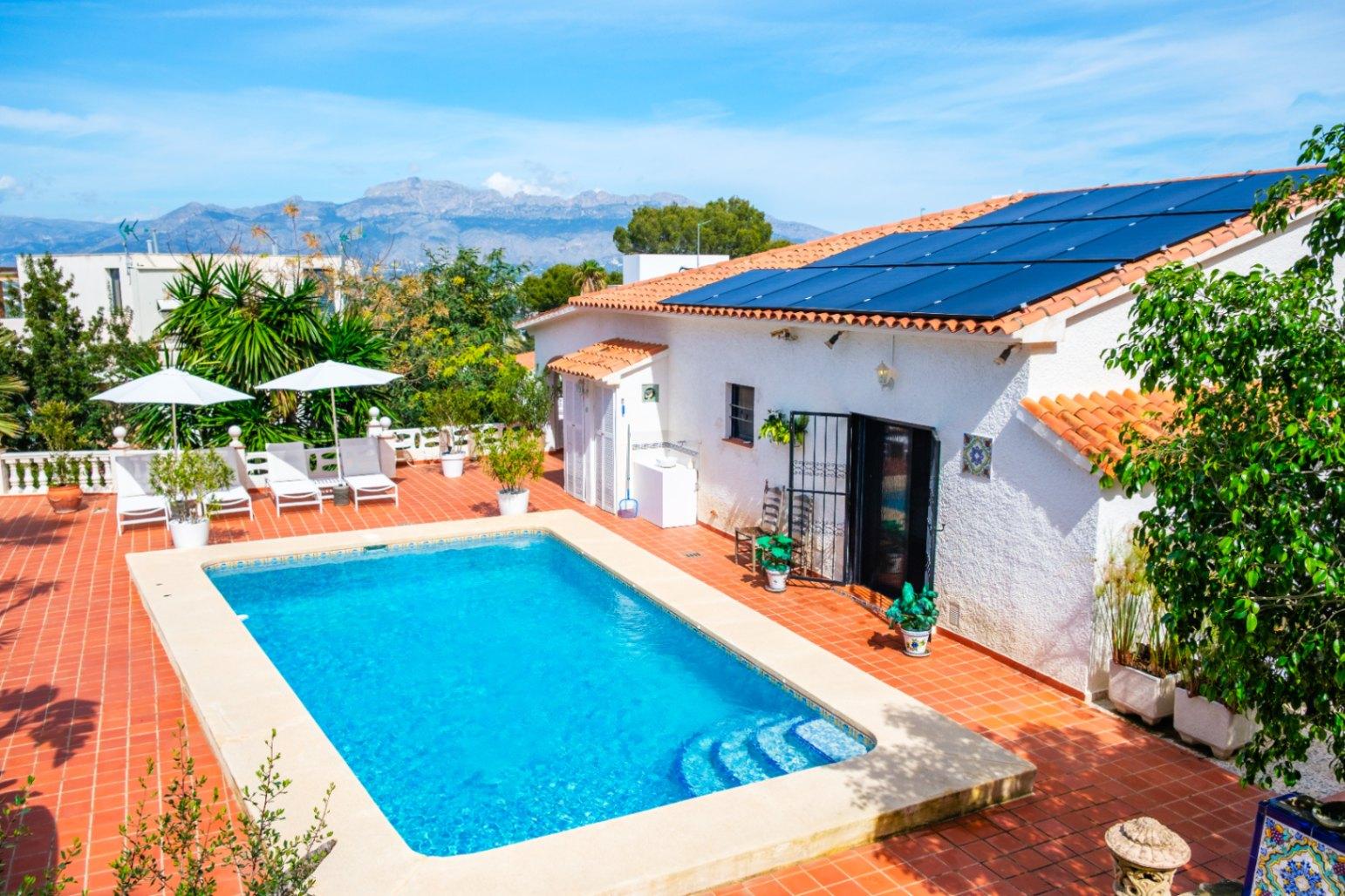 1439NS - One Story Villa with guestapartment and private pool in a quiet area of Albir,  on a short distance of towncentre.