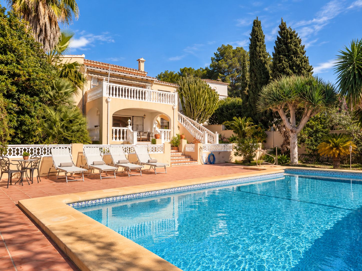 12629DR - Villa avec vue sur la mer à vendre à Moraira, à distance de marche du centre.