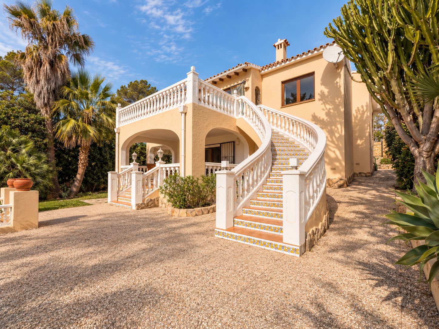 12629DR - Villa avec vue sur la mer à vendre à Moraira, à distance de marche du centre.